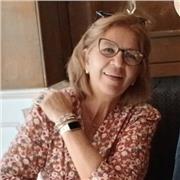 Profesor  con 35 años de experiencia como docente y con gran capacidad de comunicación